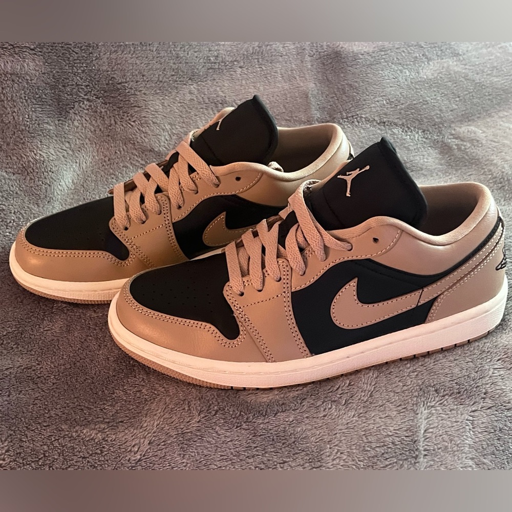 Air Jordan 1 Low ‘Desert black’ size 7.5